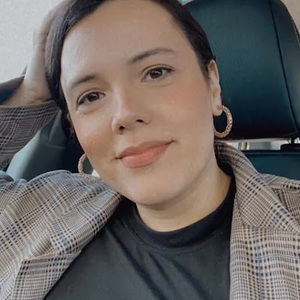 Meet your Posher, Antonieta